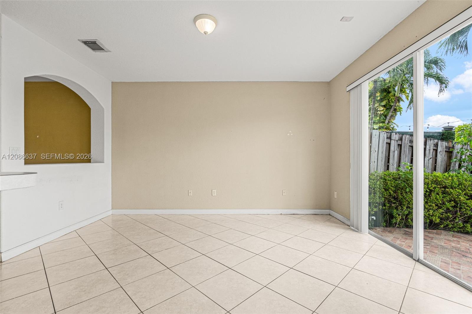 11401 NW 76th Terrace