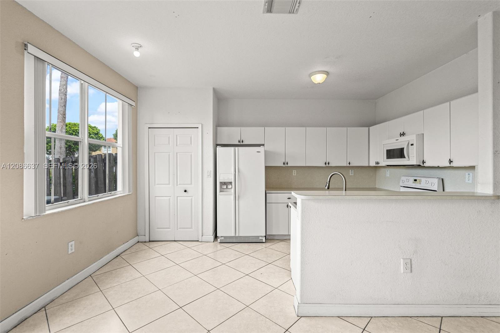 11401 NW 76th Terrace