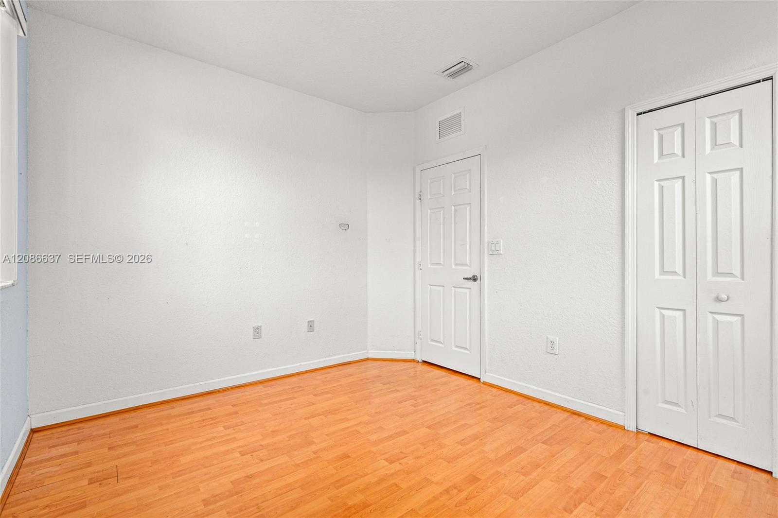 11401 NW 76th Terrace