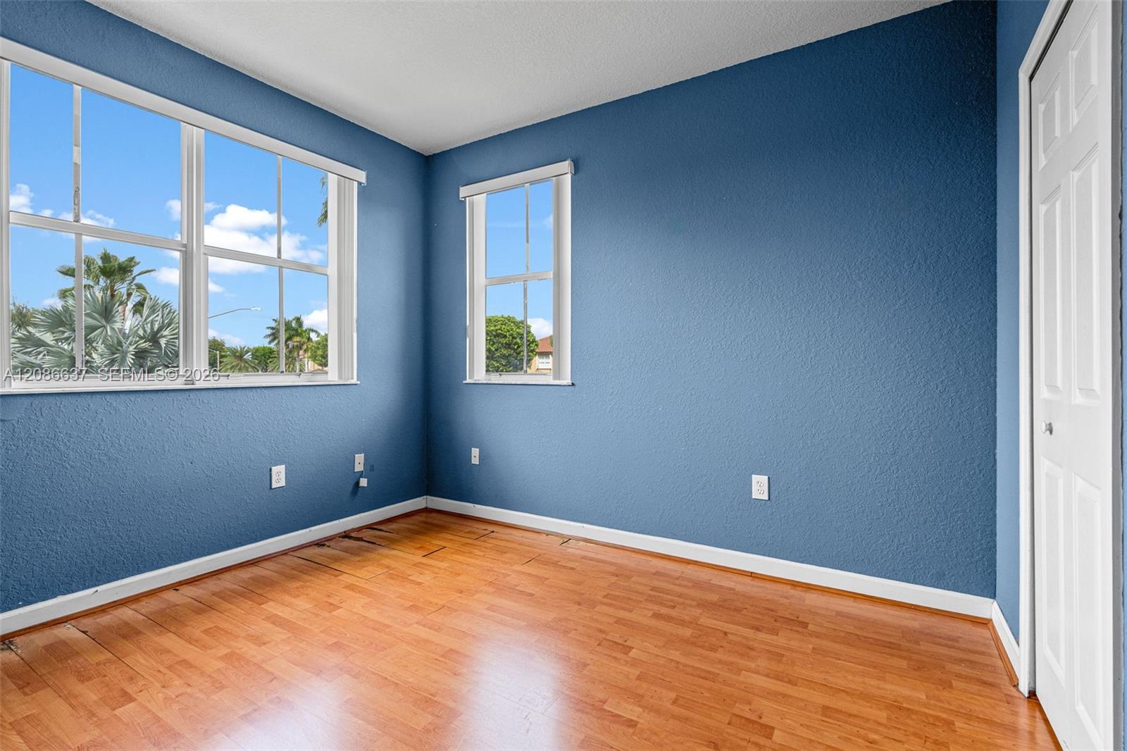 11401 NW 76th Terrace