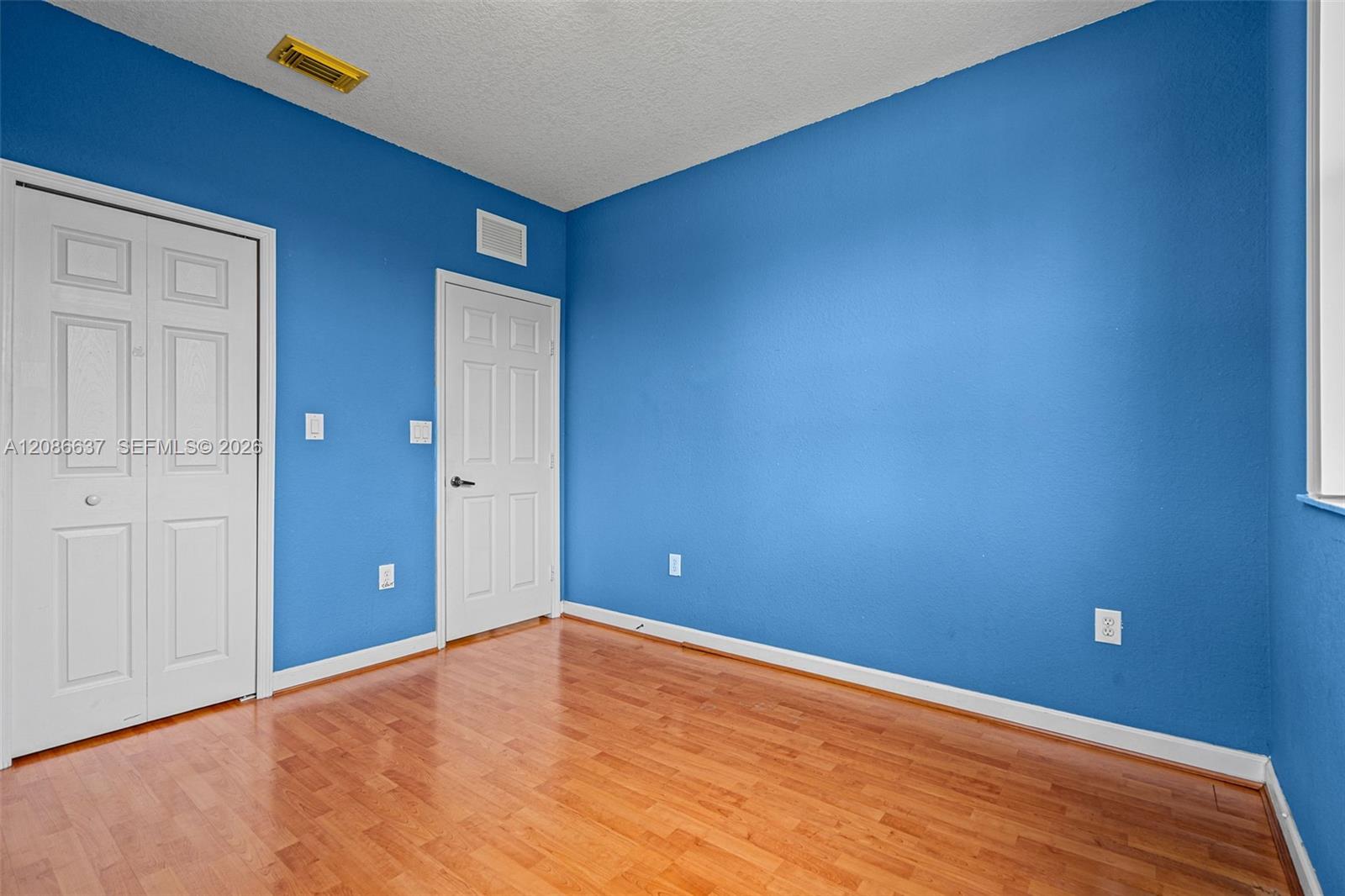 11401 NW 76th Terrace