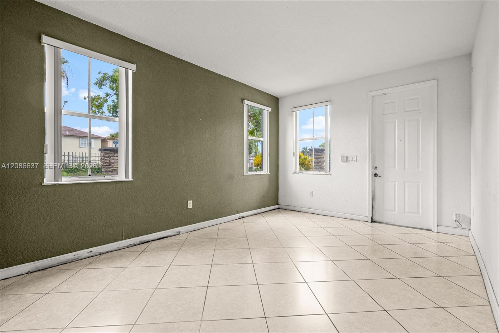 11401 NW 76th Terrace
