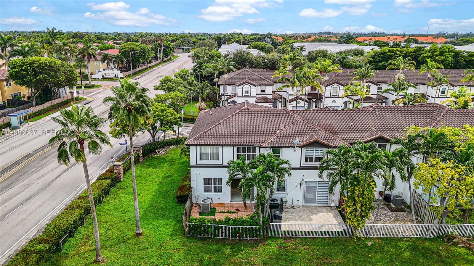 11401 NW 76th Terrace