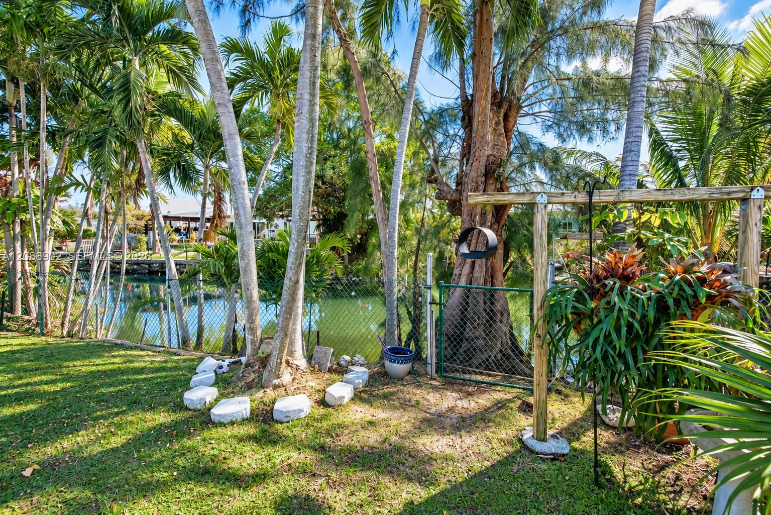 7330 SW 36th Street