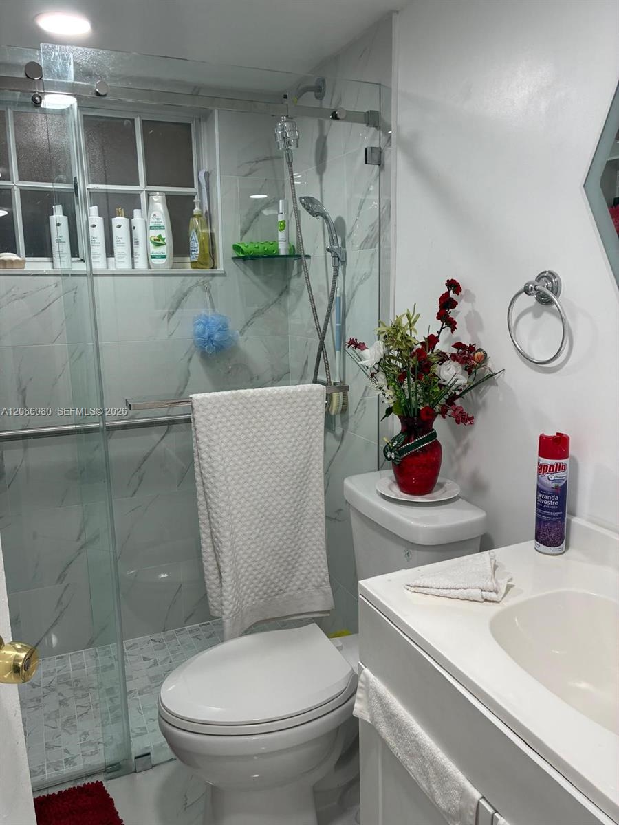 2403 W 76th Street