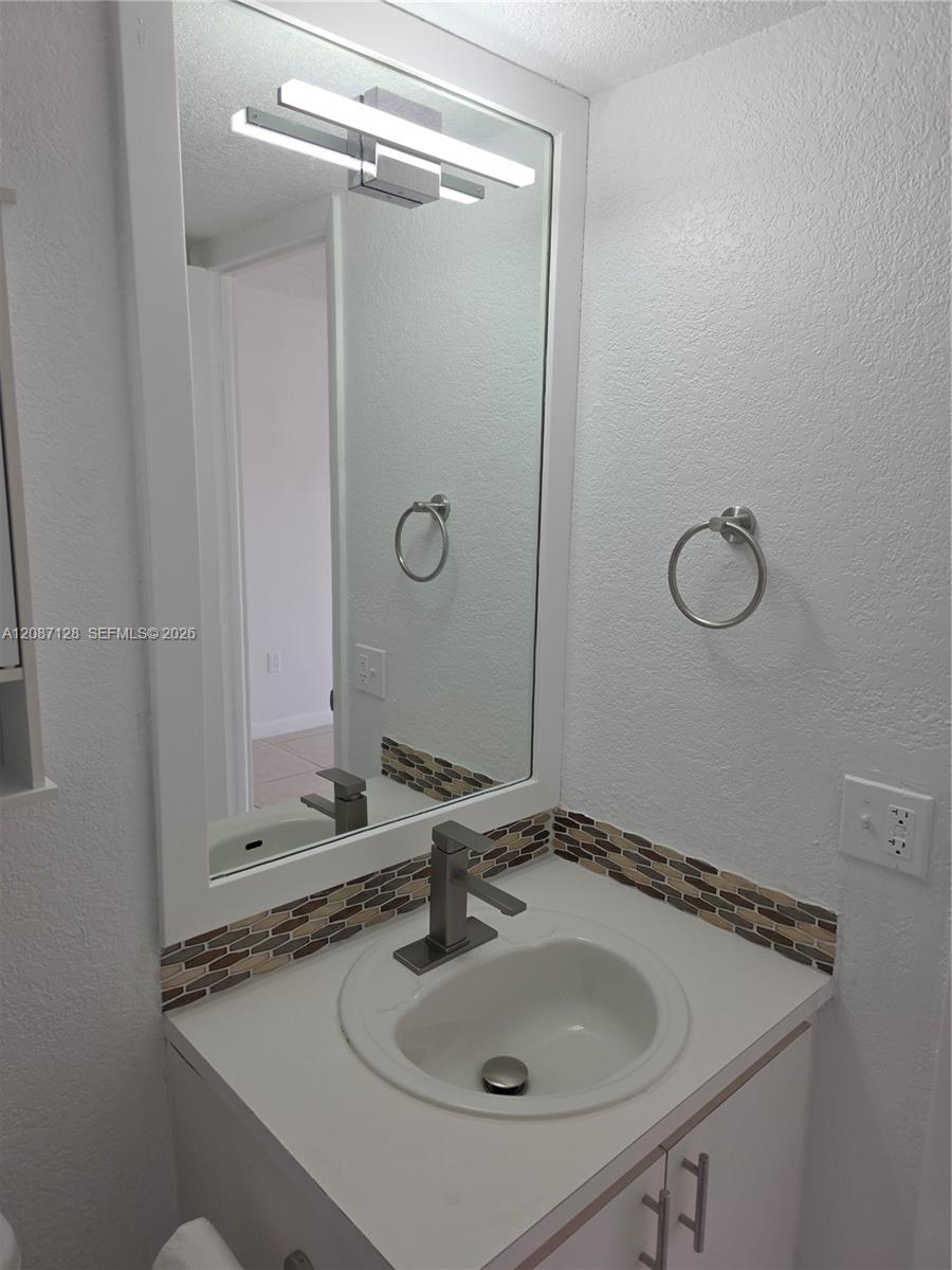 9310 Fontainebleau Boulevard