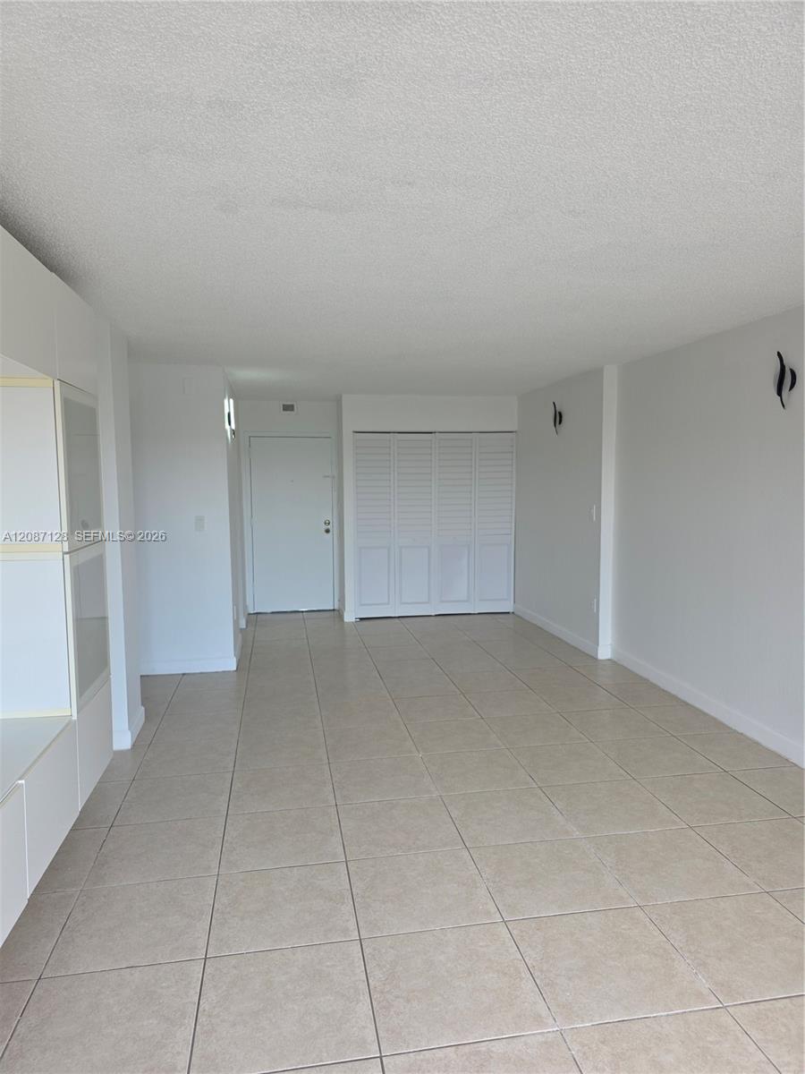 9310 Fontainebleau Boulevard