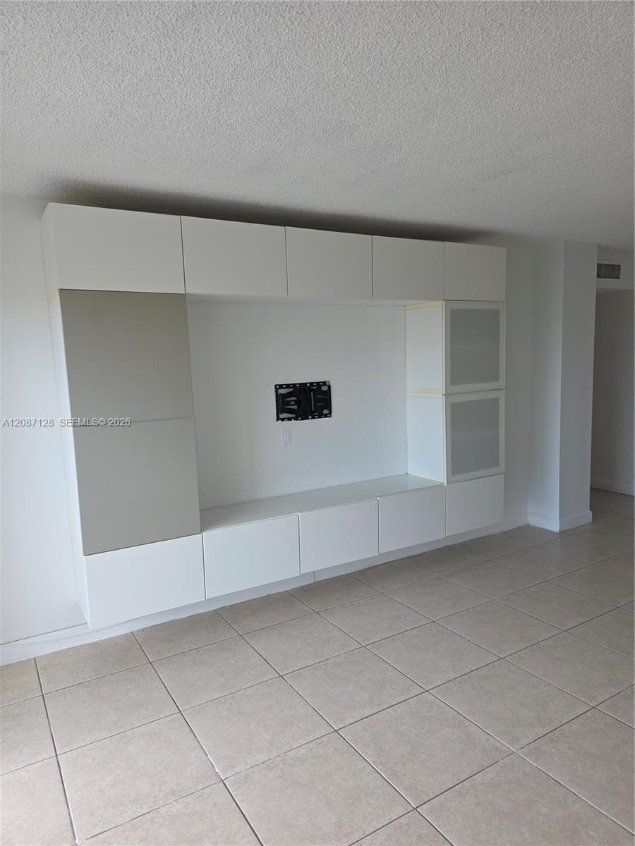 9310 Fontainebleau Boulevard