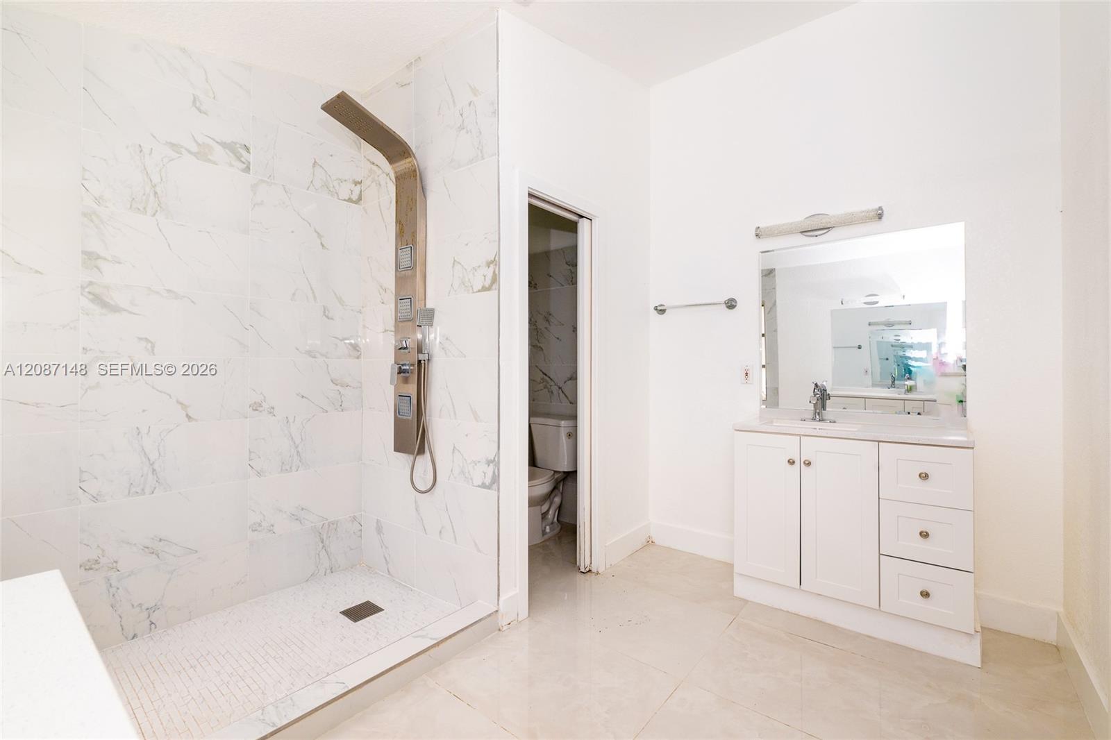 9706 Harbour Lake Circle gallery image #16