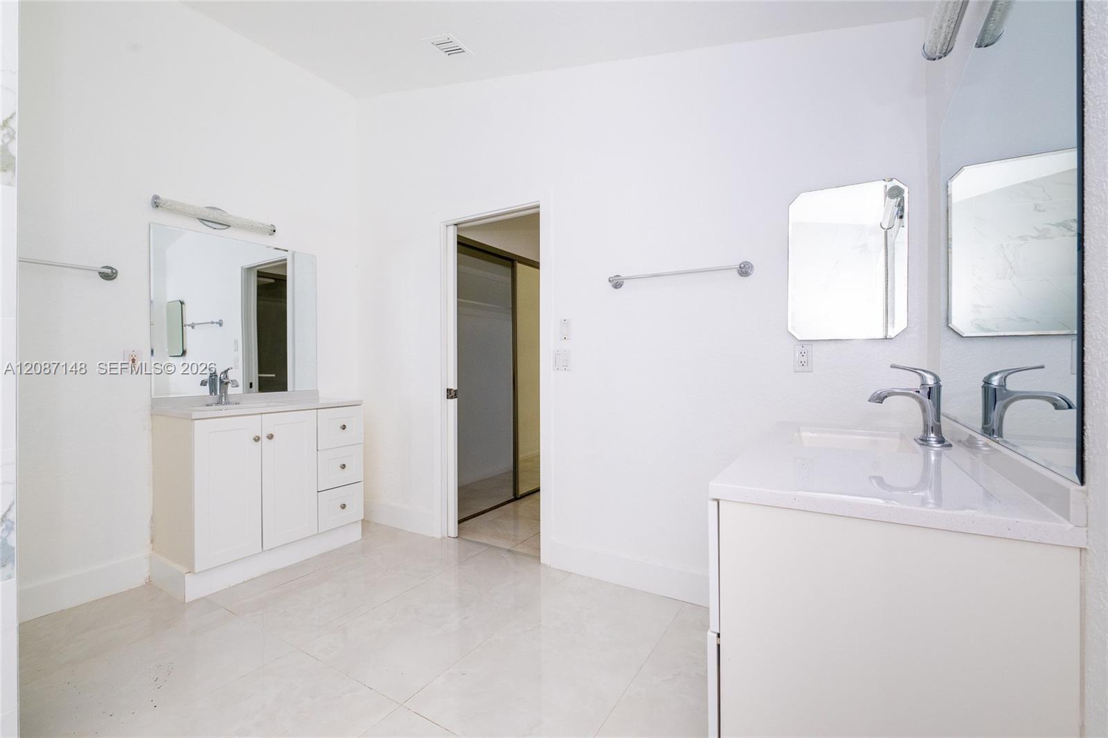 9706 Harbour Lake Circle gallery image #17