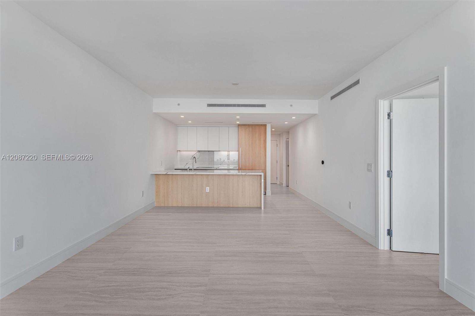 2411 Laguna