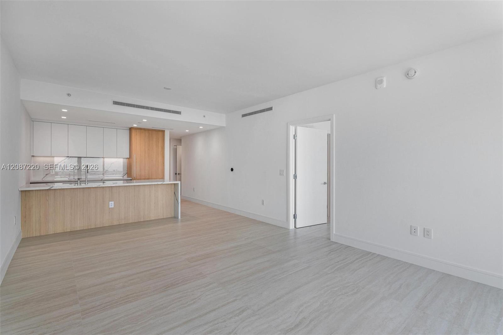 2411 Laguna