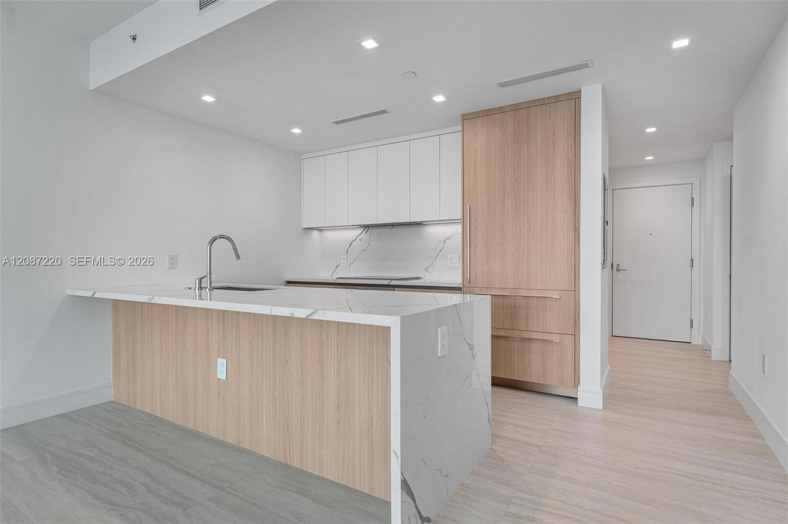 2411 Laguna