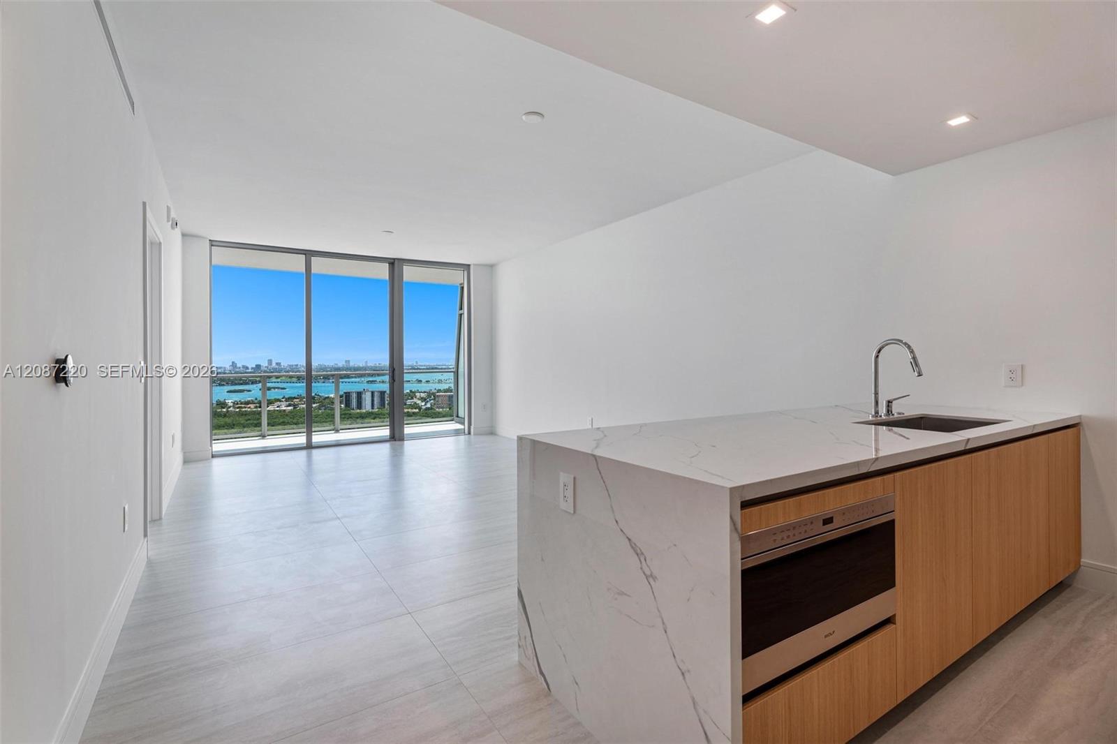 2411 Laguna