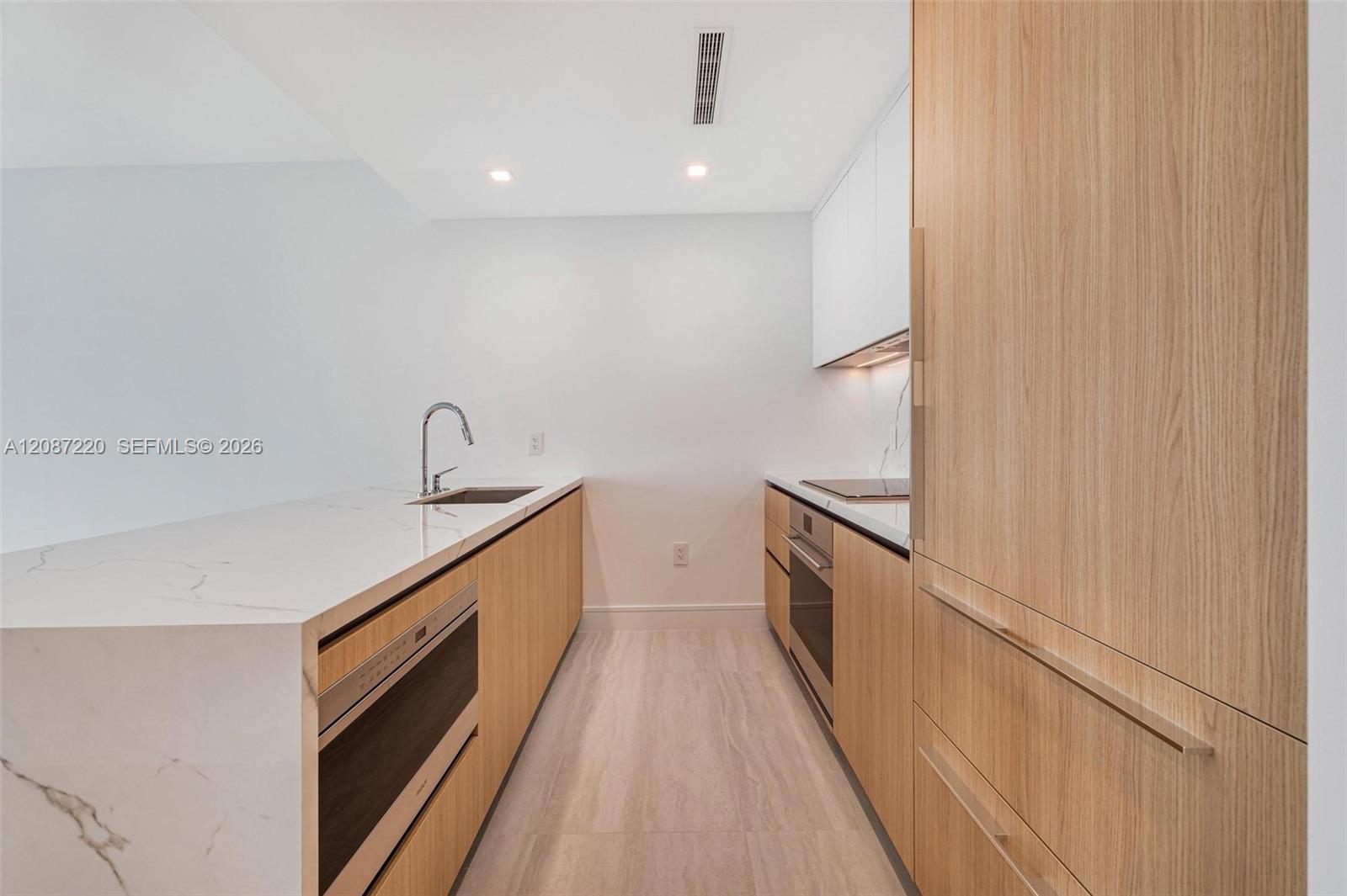 2411 Laguna