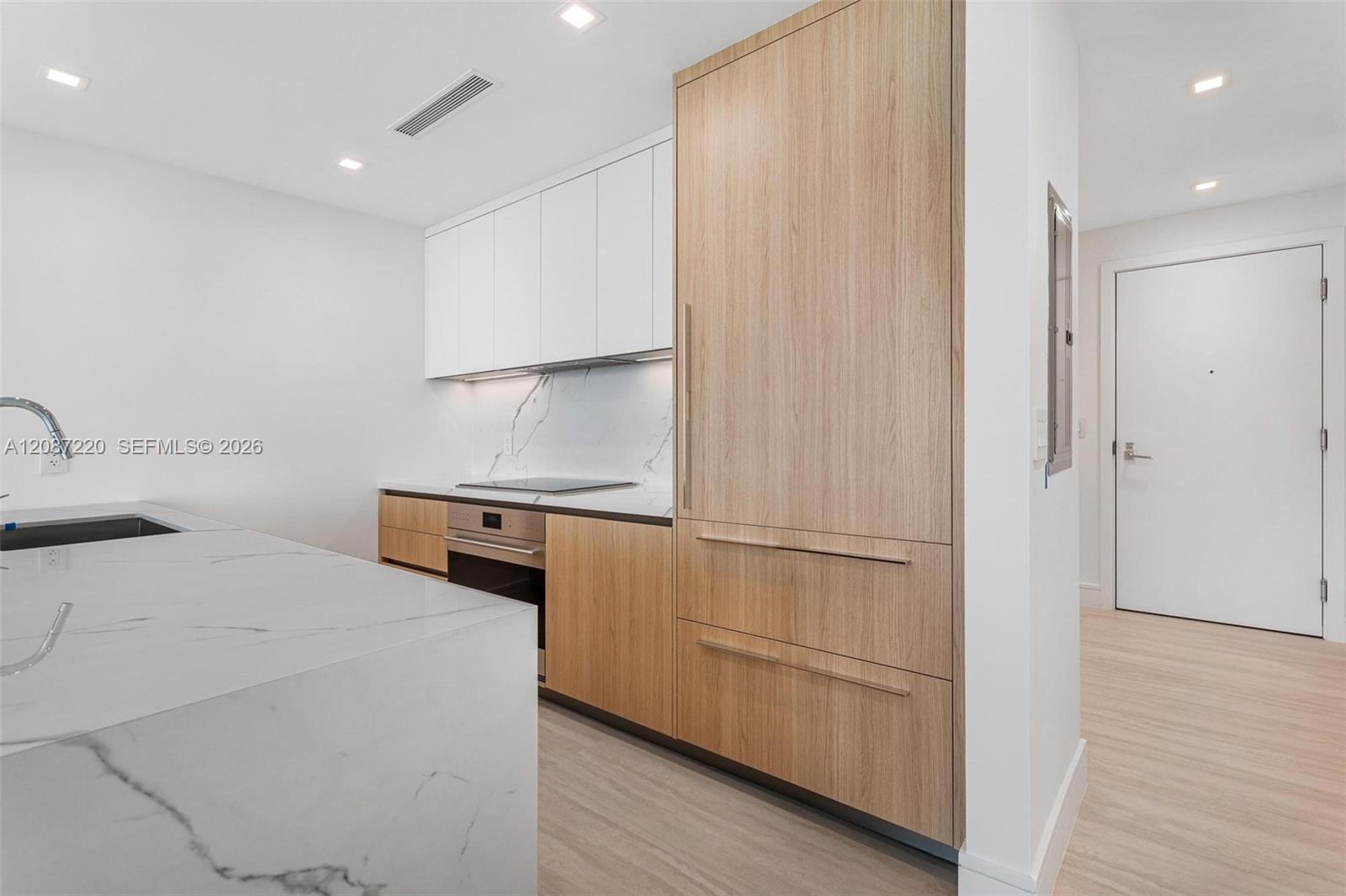 2411 Laguna
