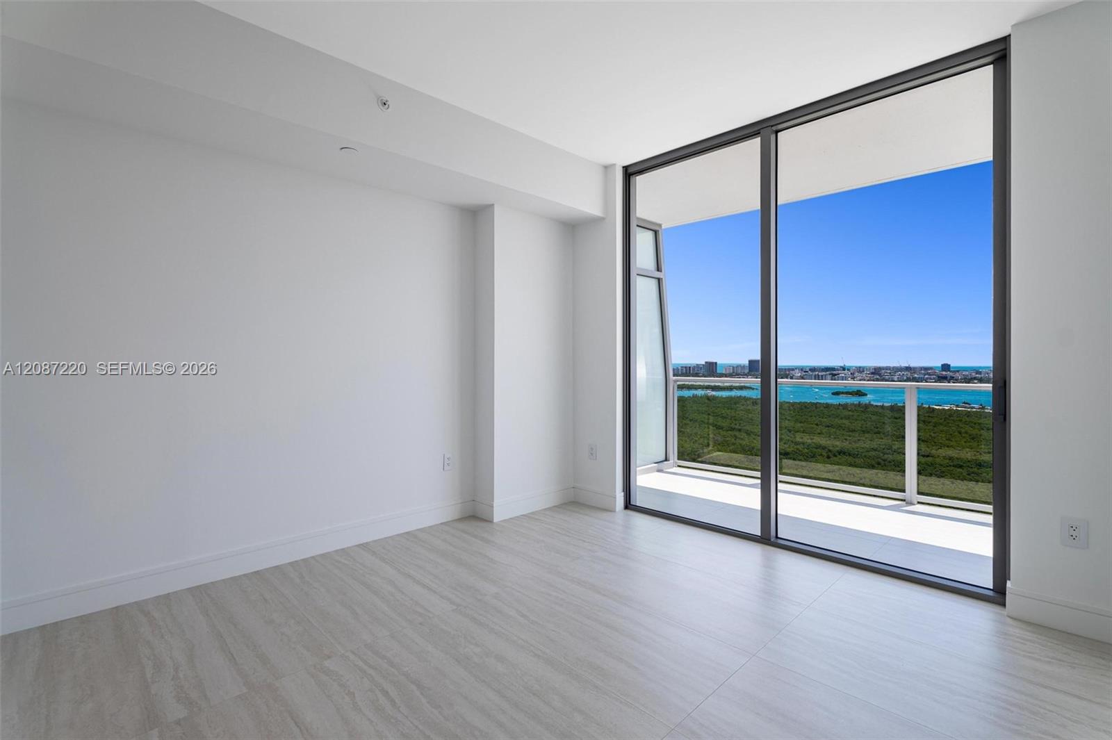 2411 Laguna