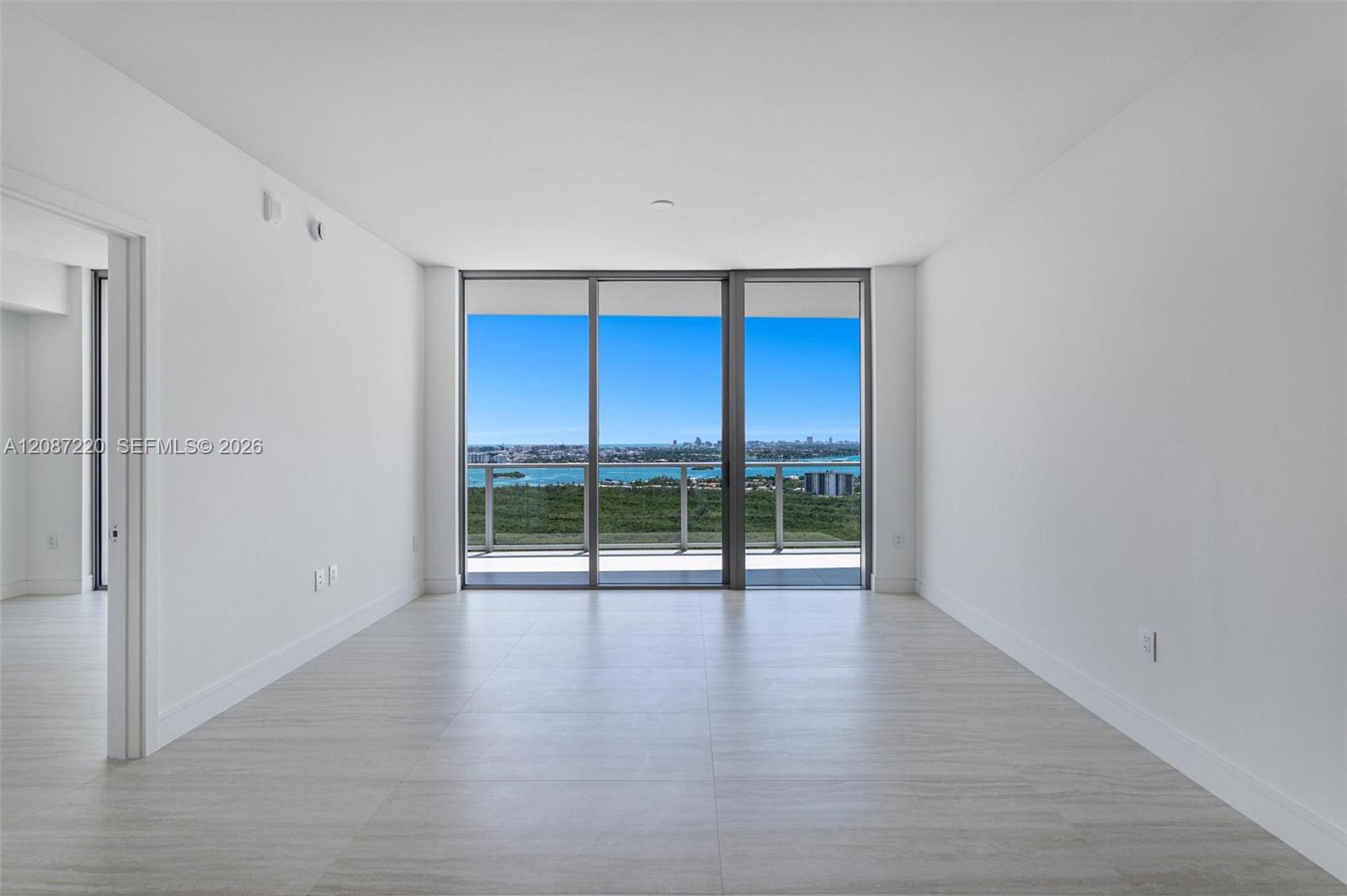 2411 Laguna