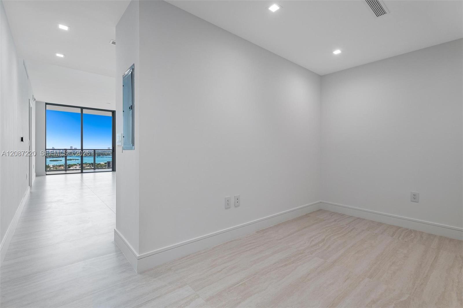 2411 Laguna