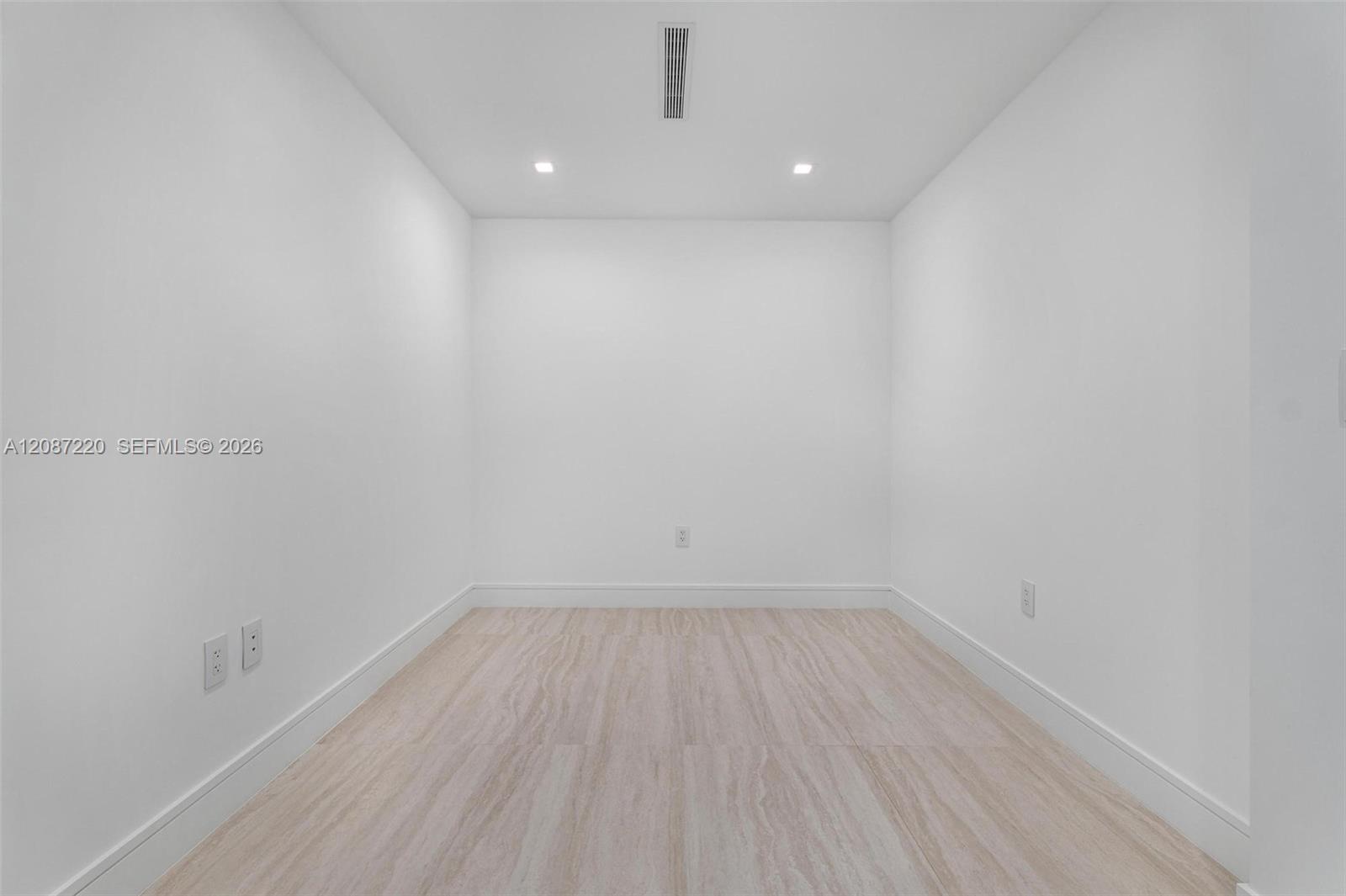 2411 Laguna