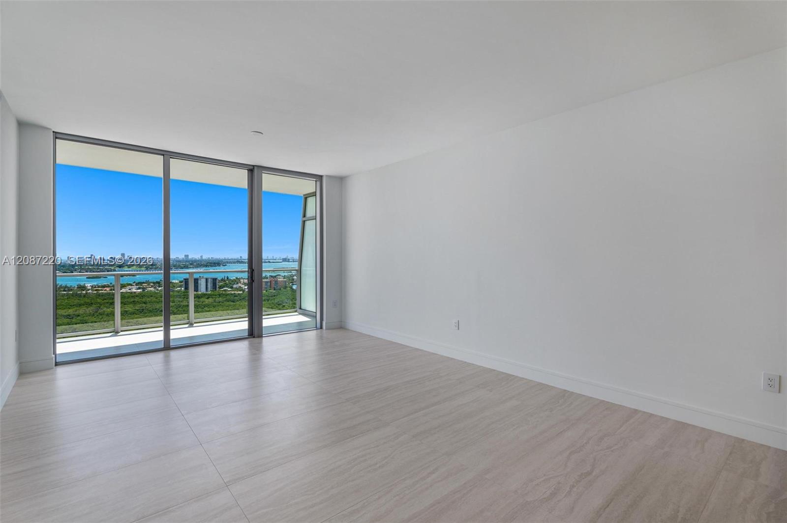 2411 Laguna