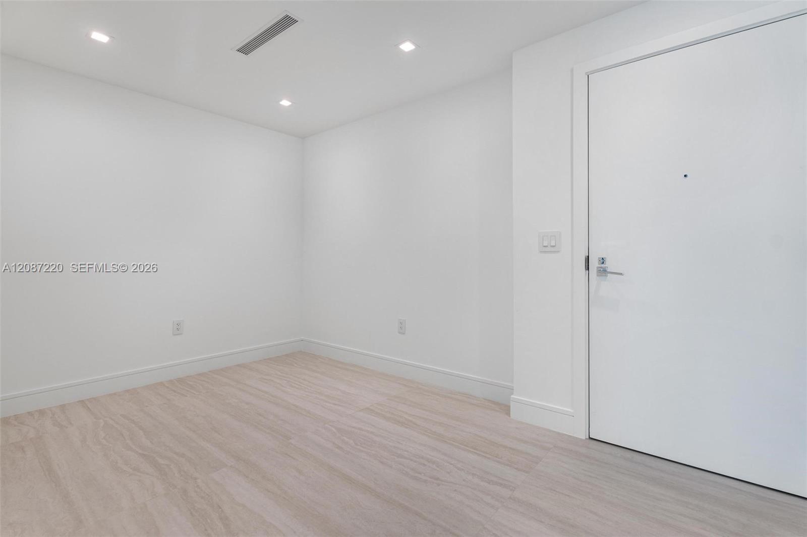 2411 Laguna