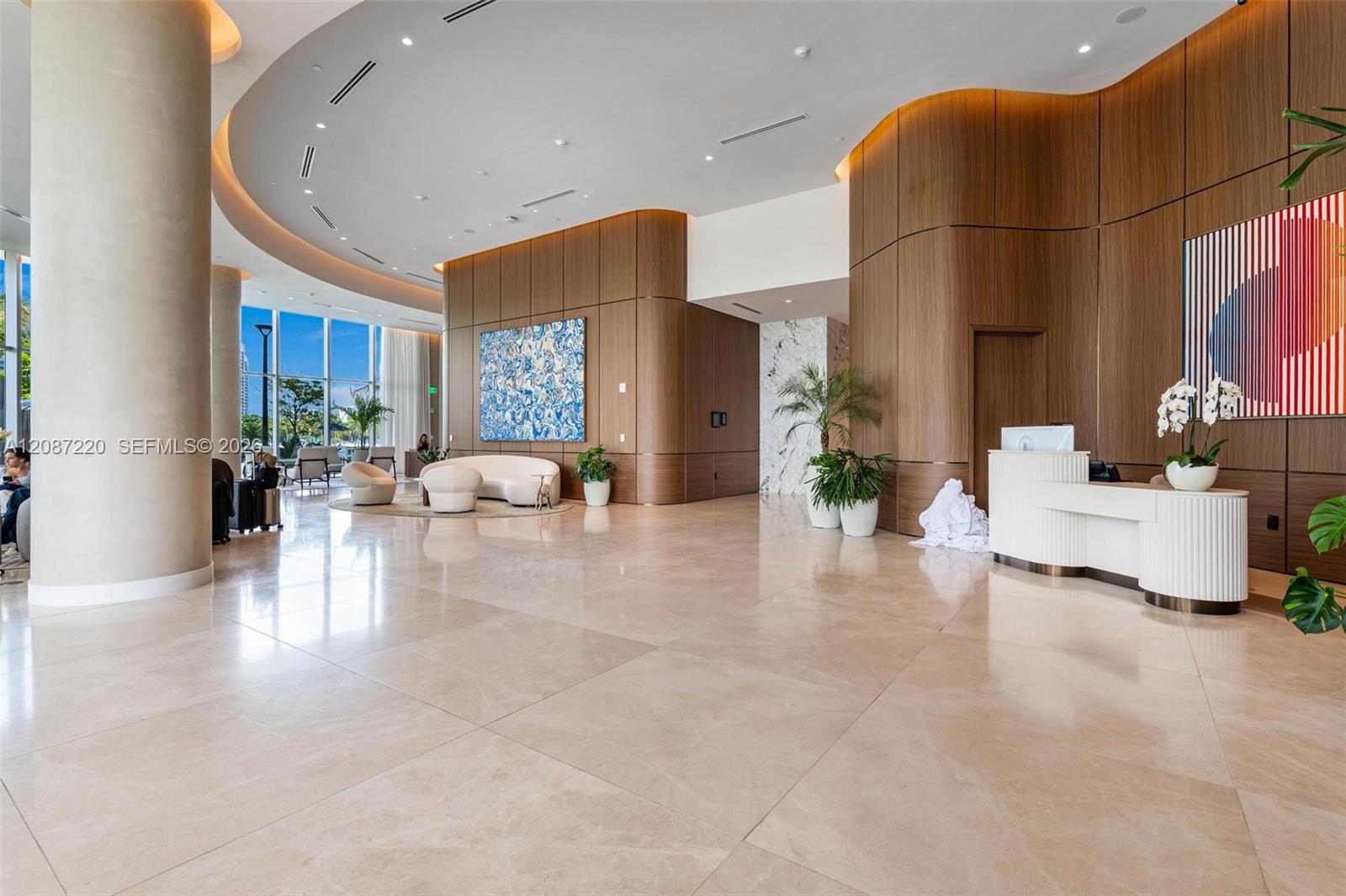 2411 Laguna