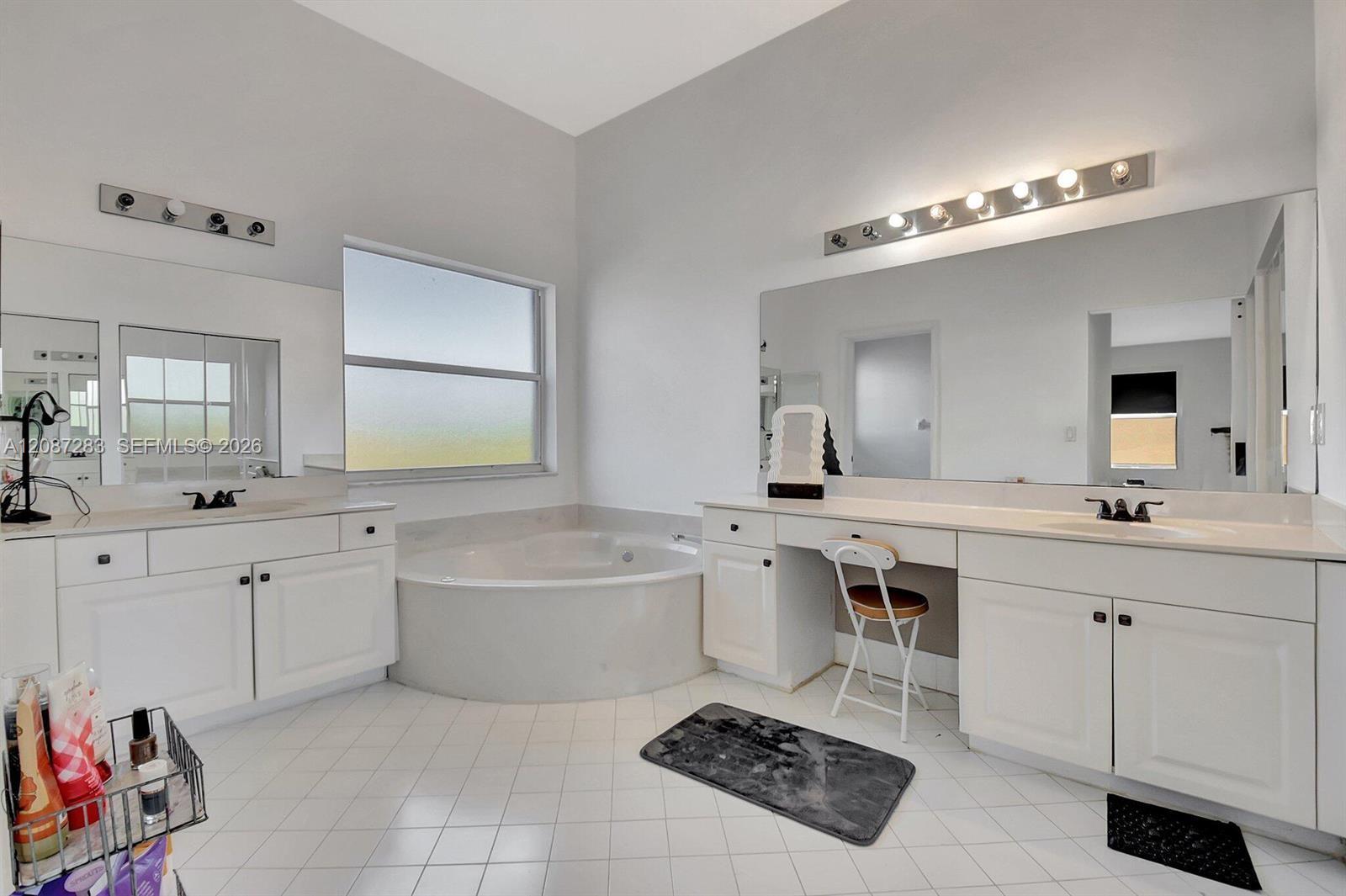 7647 Rockport Circle