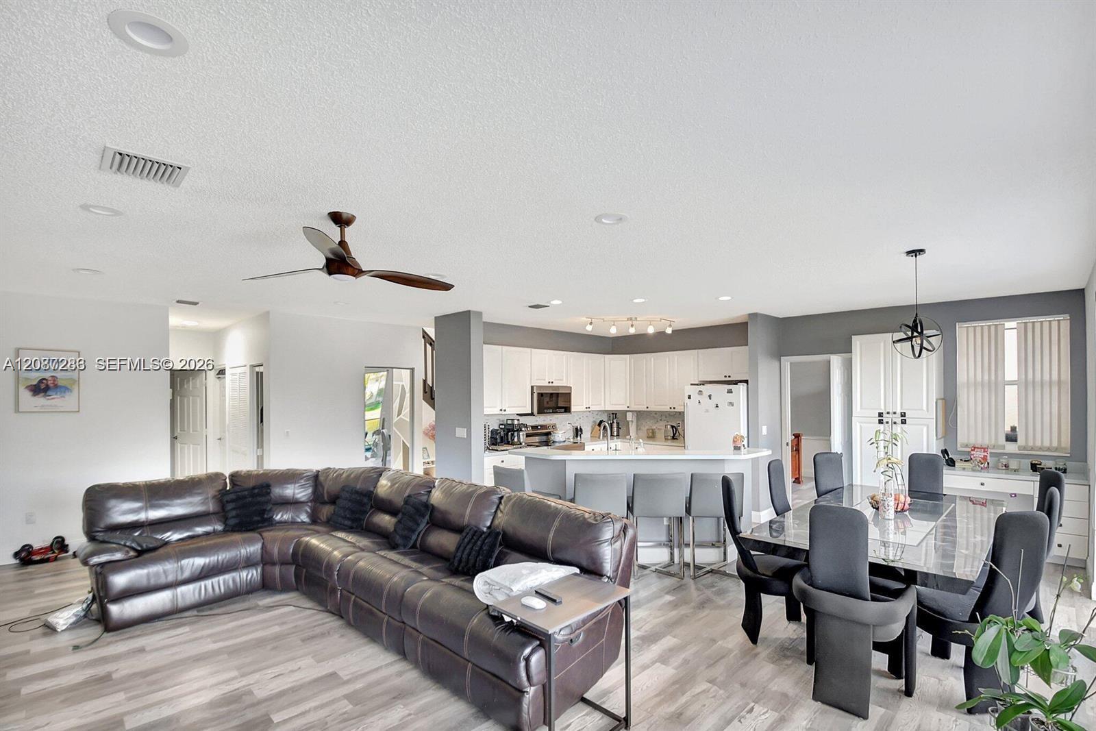 7647 Rockport Circle