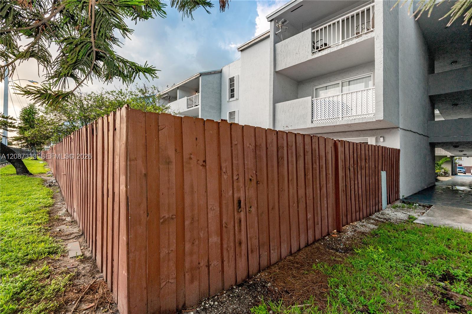 1725 W 60th Street