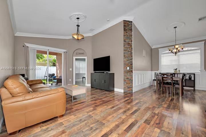 2327 NE 37th Terrace