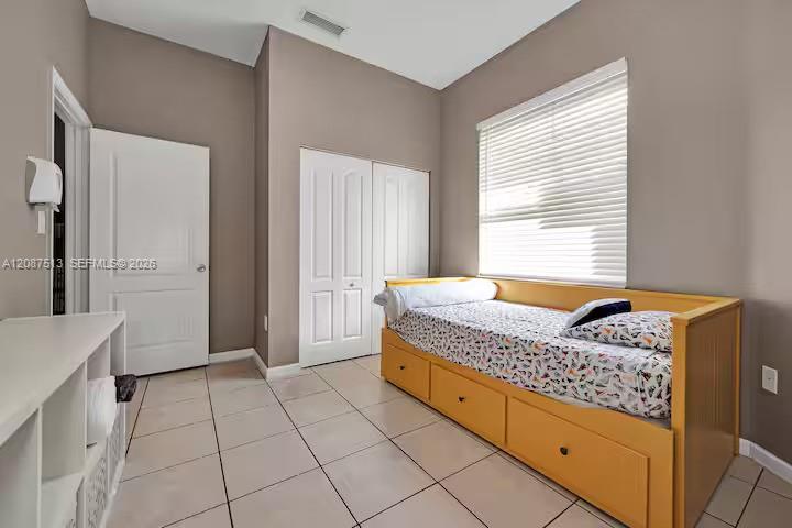 2327 NE 37th Terrace