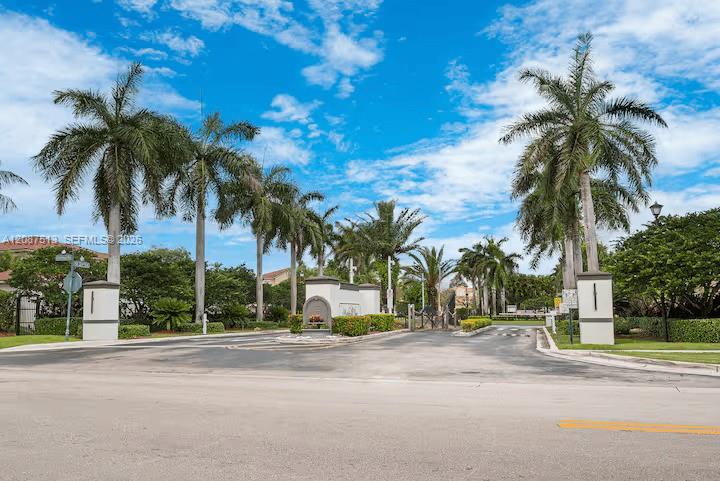 2327 NE 37th Terrace