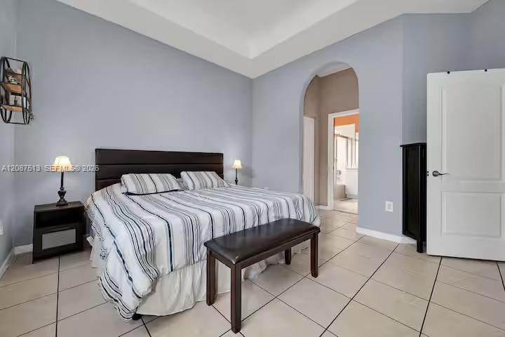 2327 NE 37th Terrace