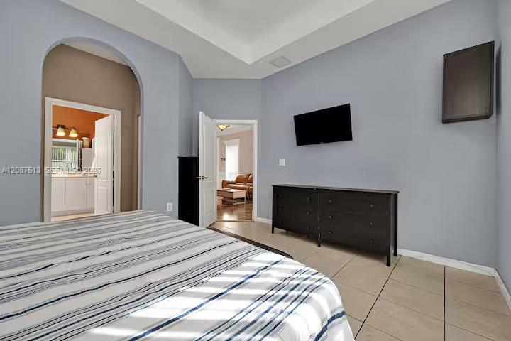 2327 NE 37th Terrace