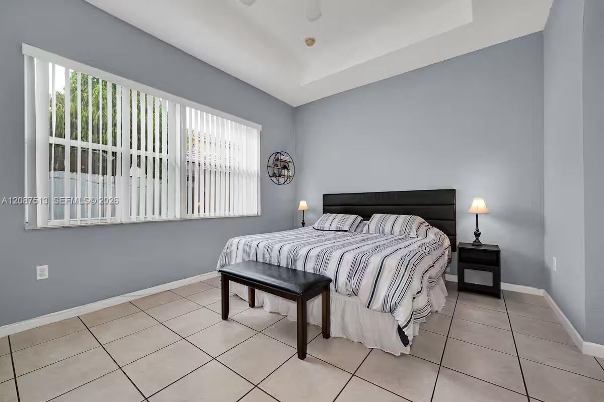 2327 NE 37th Terrace