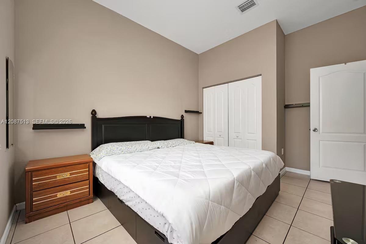 2327 NE 37th Terrace