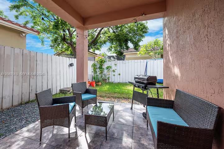 2327 NE 37th Terrace