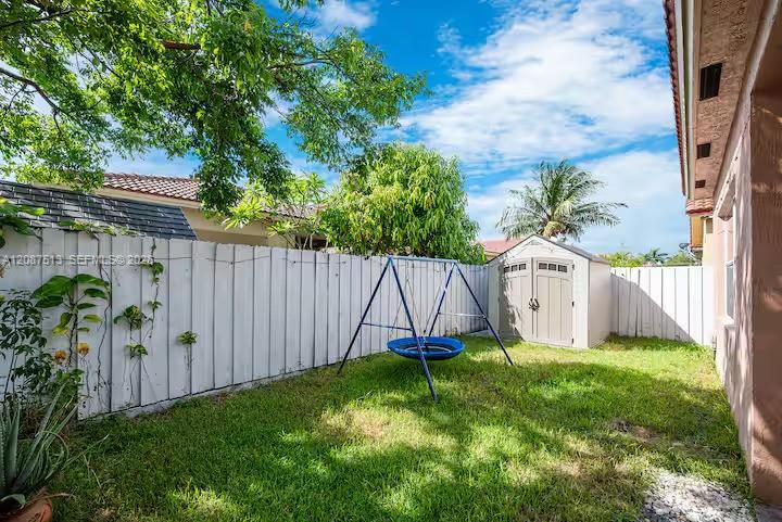 2327 NE 37th Terrace