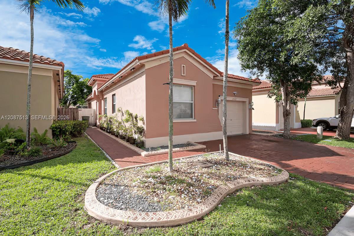 2327 NE 37th Terrace