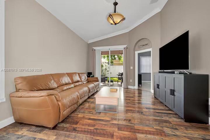 2327 NE 37th Terrace