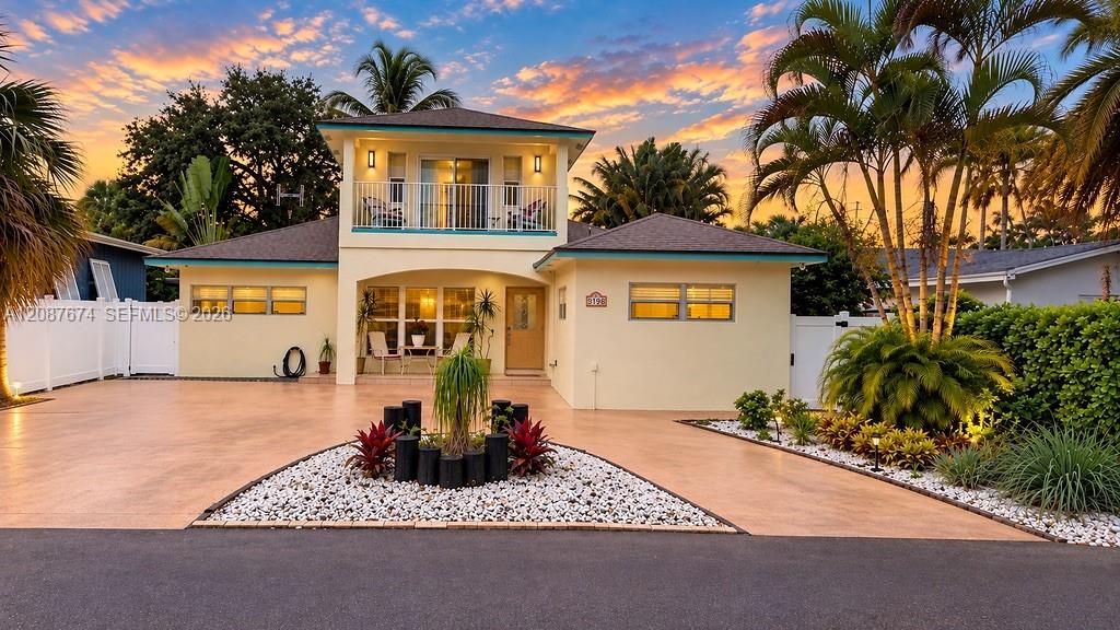 919 S Lakeside Place