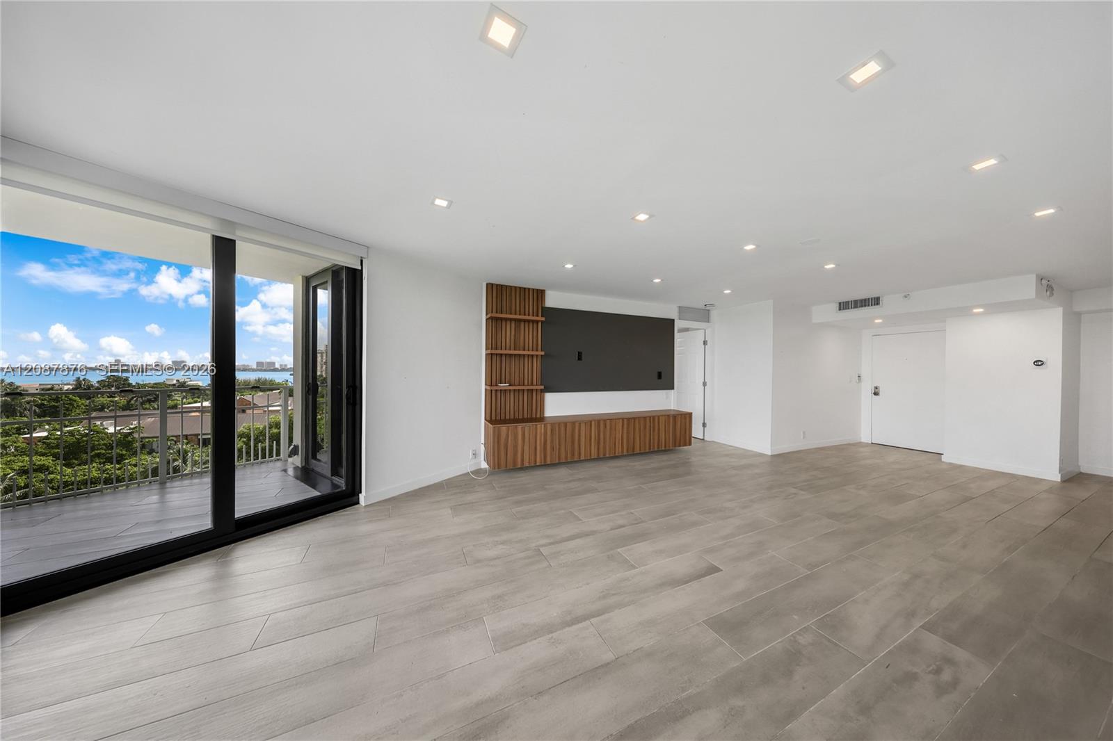 1000 Quayside Terrace