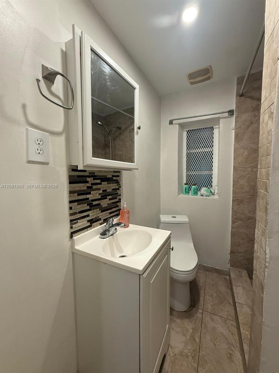 2484 SW 10th Street