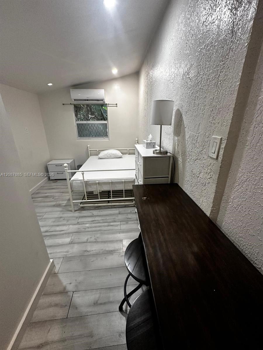 2484 SW 10th Street