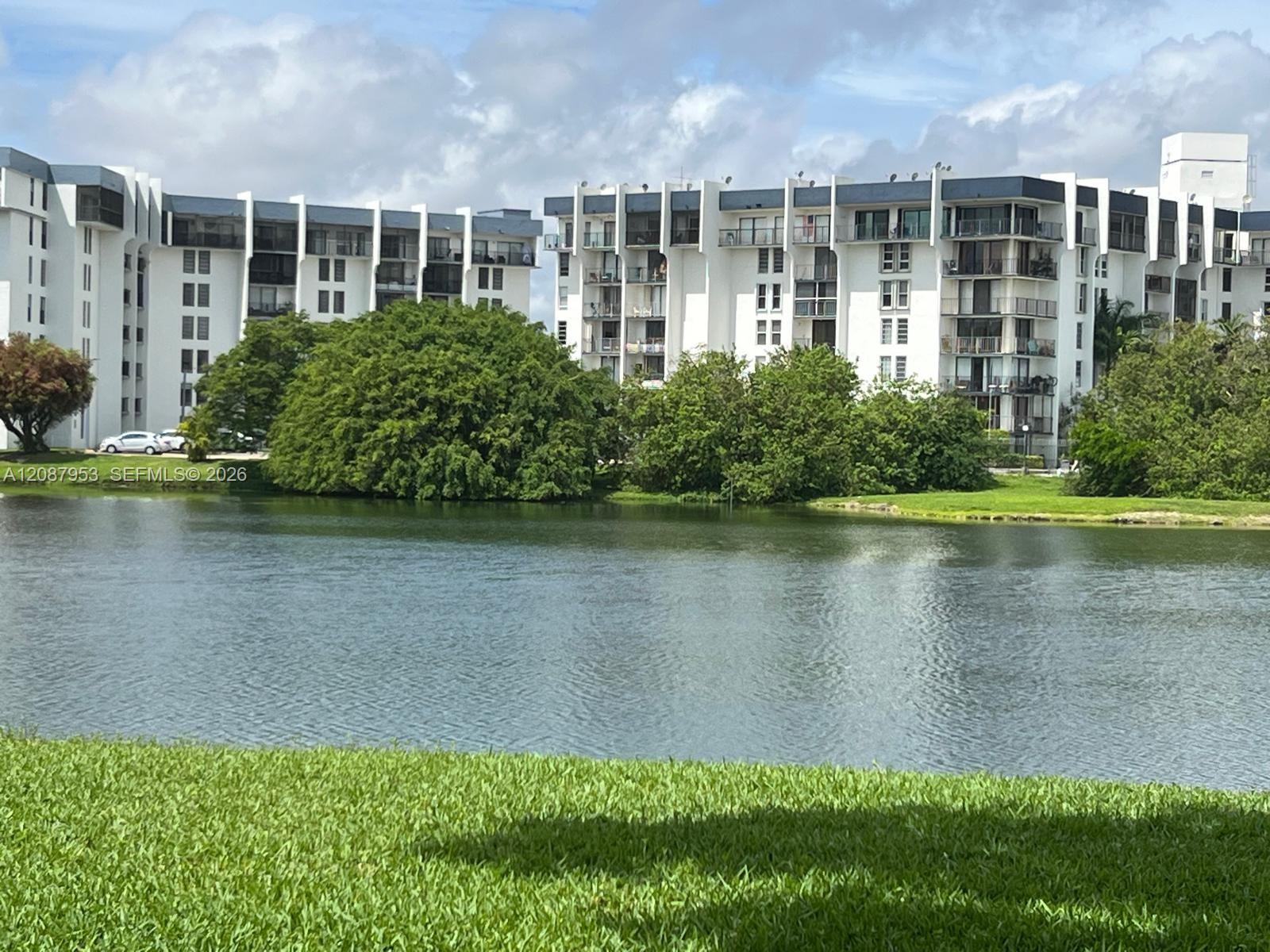 9682 Fontainebleau Boulevard