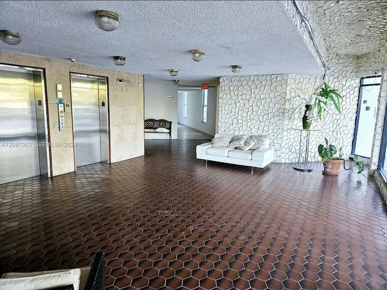 9682 Fontainebleau Boulevard