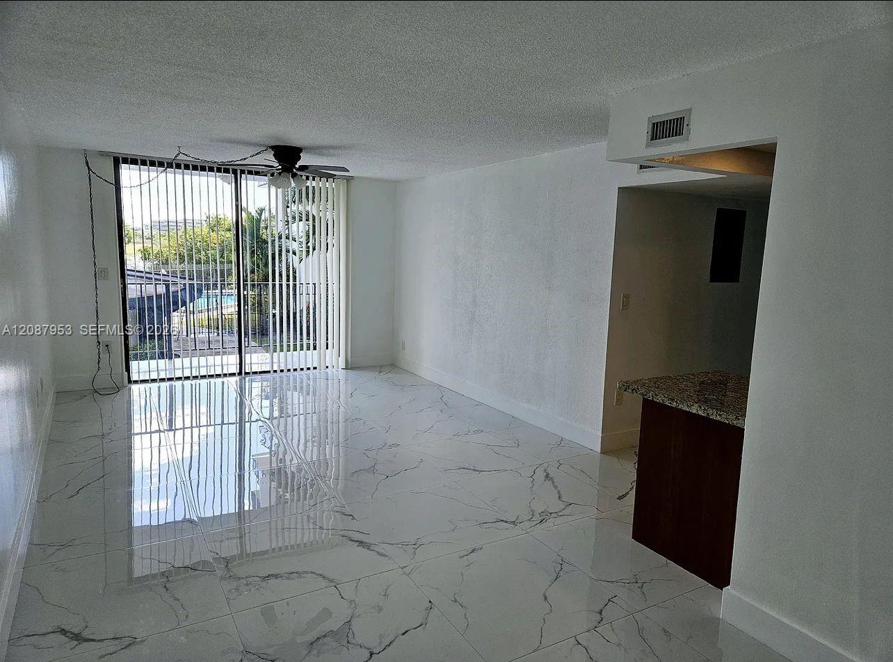 9682 Fontainebleau Boulevard