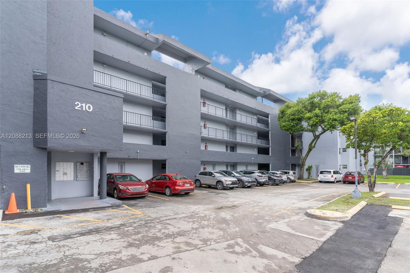 210 Fontainebleau Boulevard