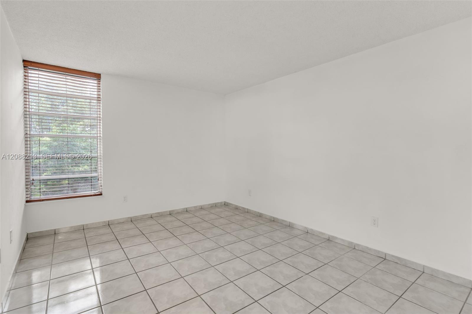210 Fontainebleau Boulevard